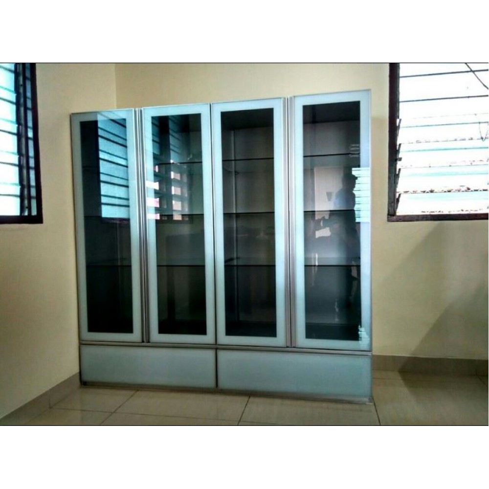 SAM HENG - ALUMINIUM DISPLAY CABINET